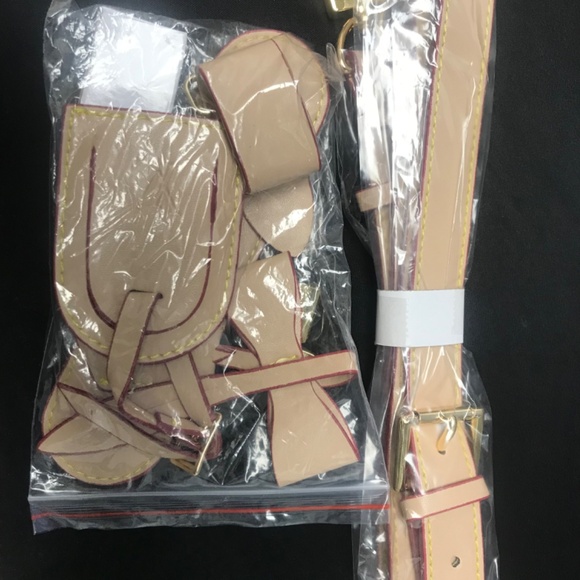 White Duffle Bag with cute letters on it. Murakami lv Multicolor - Picture 6 of 9